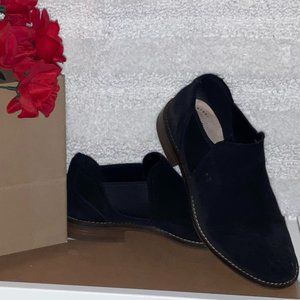 Clarks suede slip on